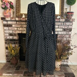 NWOT Whitehouse Black And White Polka Dot Long Sleeve Faux Rap Dress